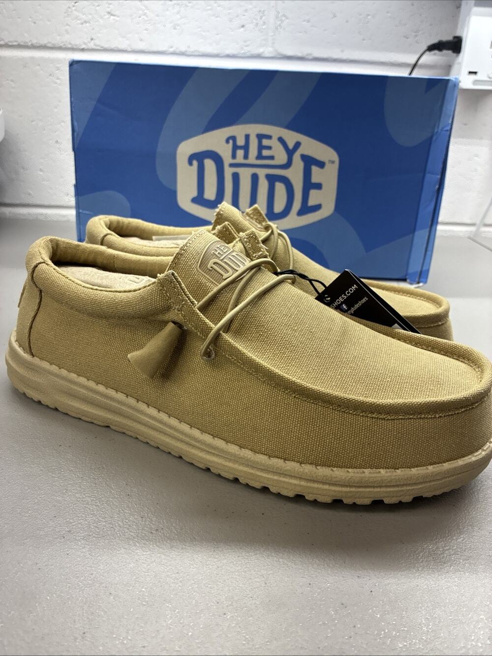 New Hey Dude Wally Classic - Chestnut (40459-211) - Size 8 Men’s Or 10 Women’s